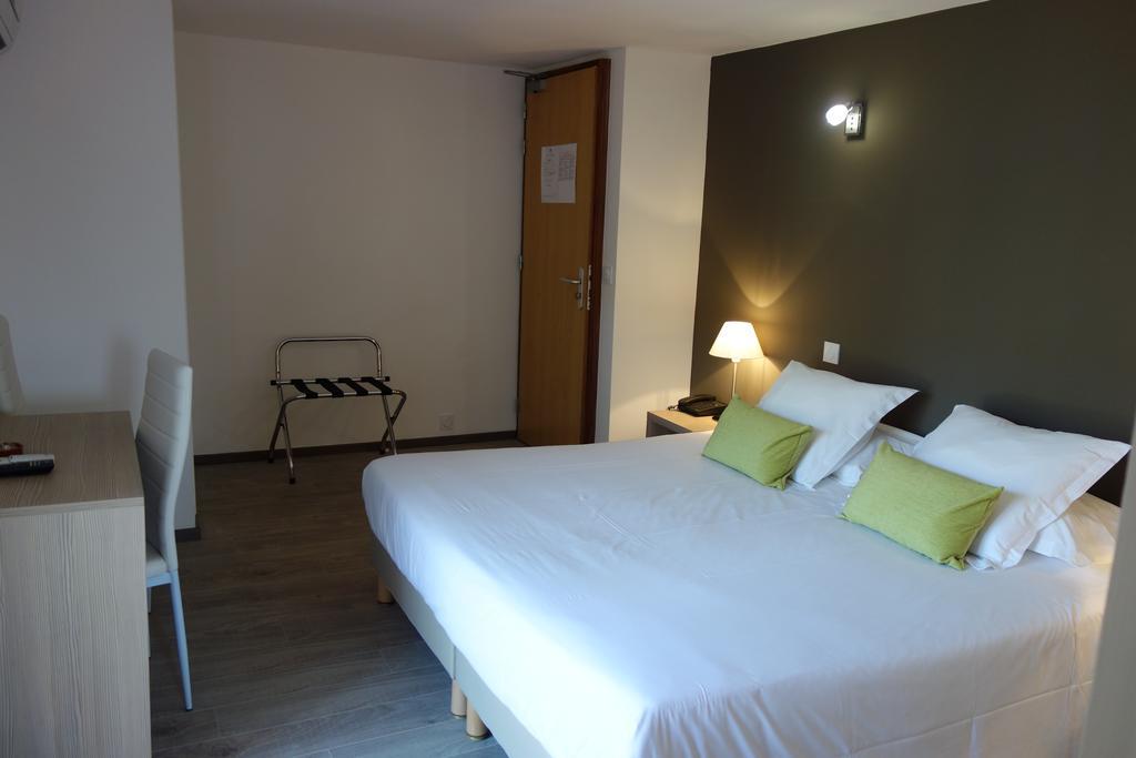 Hotel Le Prejoly Saint-Vallier-de-Thiey Bagian luar foto